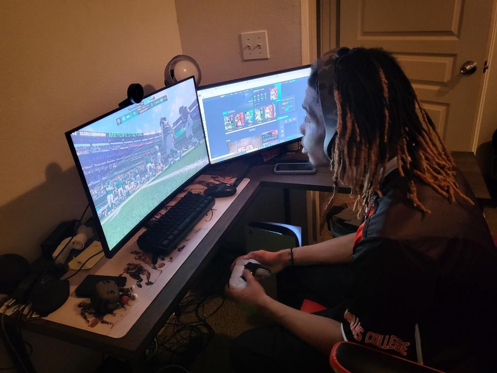 Poindexter to Play for Madden Consolation Title
