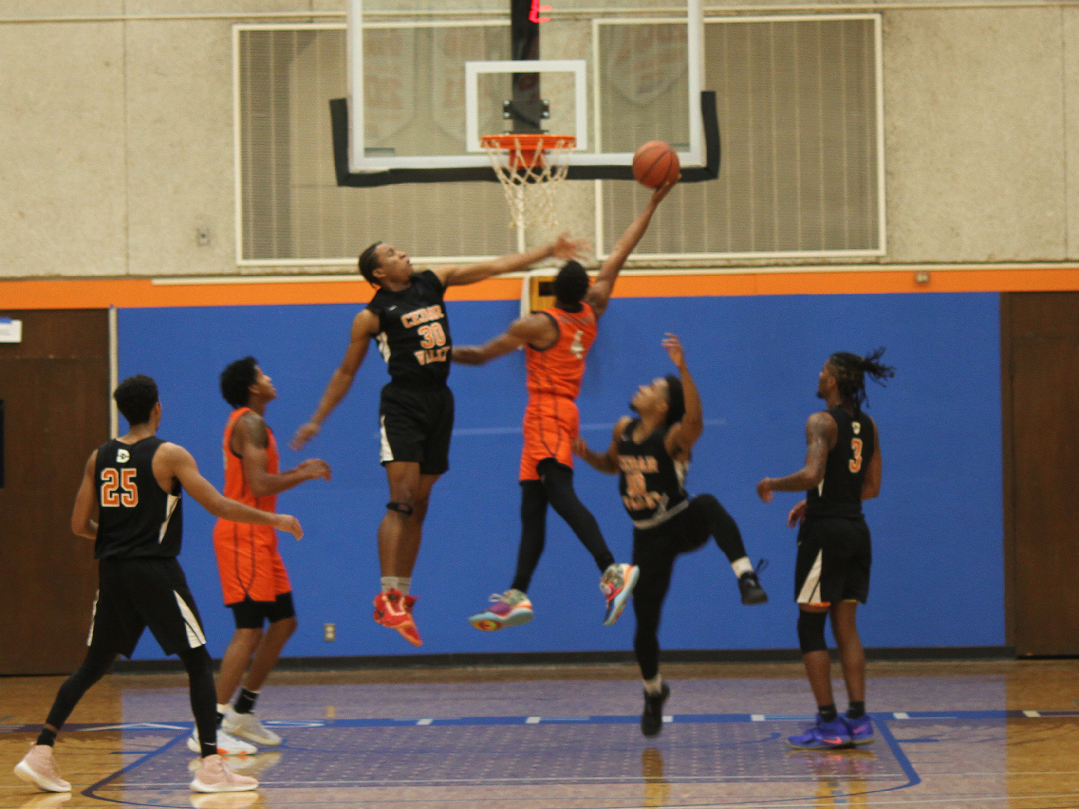 Dallas College Cedar Valley men's basketball resumes its season Friday. 