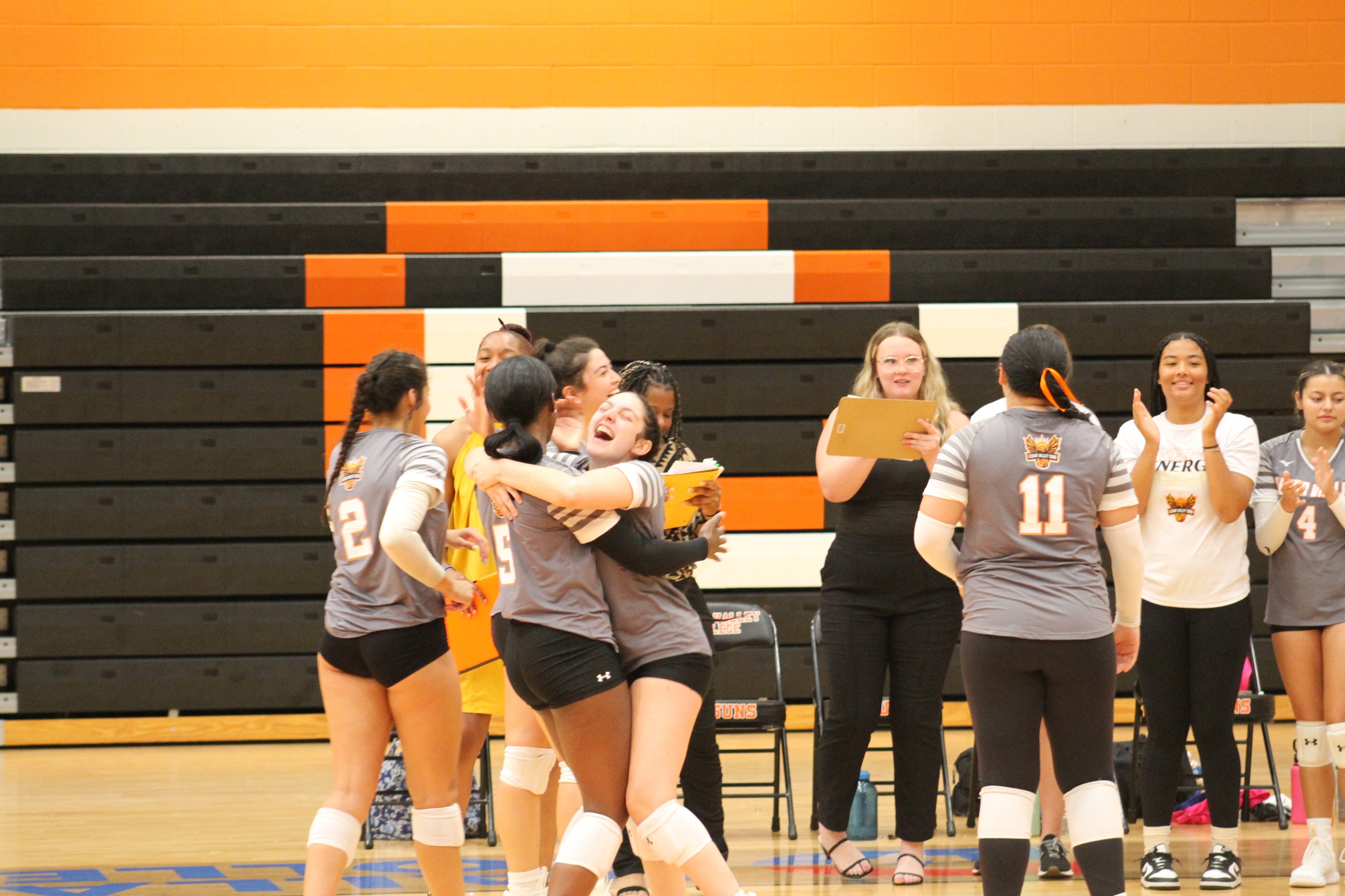 Suns Volleyball Wins First Match in Thriller